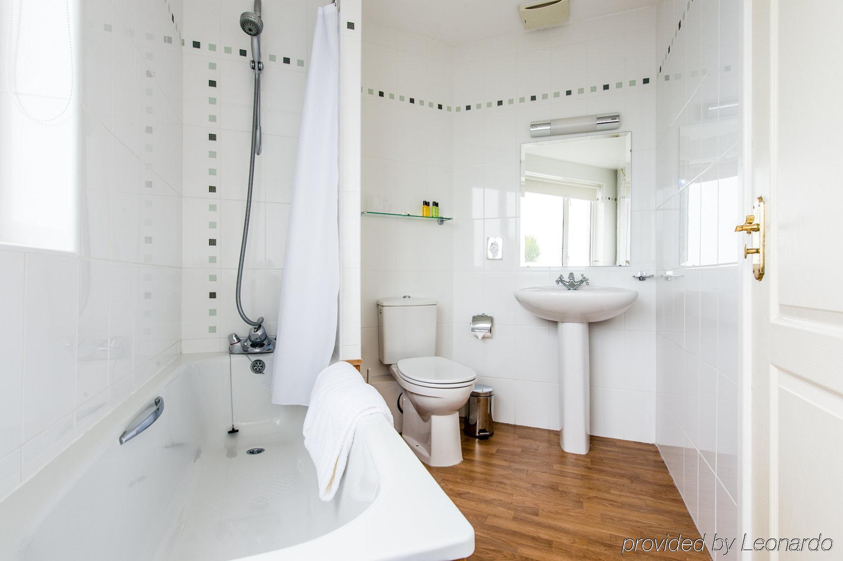 The Samares Coast Hotel & Apartments Saint Helier Номер фото